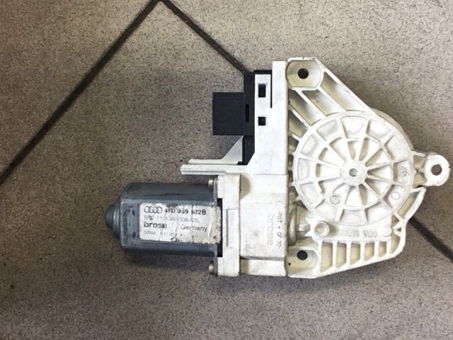 bontott AUDI A6 C6 Jobb első Ablakemelő Motor