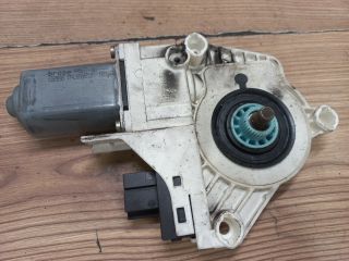 bontott AUDI A6 C6 Jobb első Ablakemelő Motor