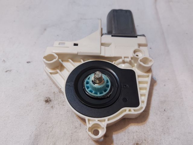 bontott AUDI A6 C6 Jobb első Ablakemelő Motor