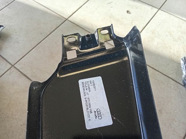 bontott AUDI A6 C6 Jobb első Ajtókeret Burkolat