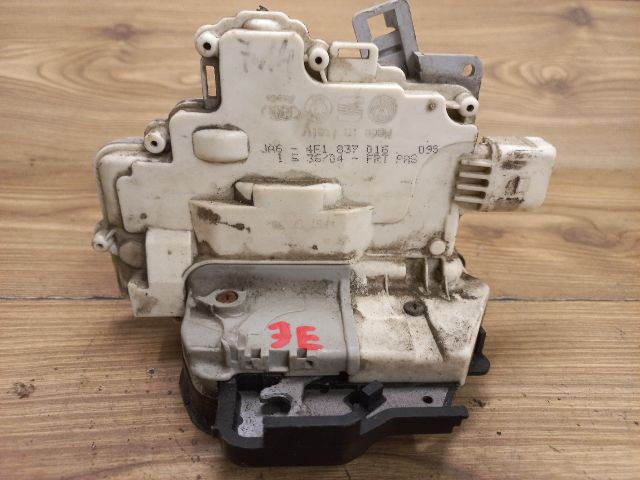 bontott AUDI A6 C6 Jobb első Ajtózár