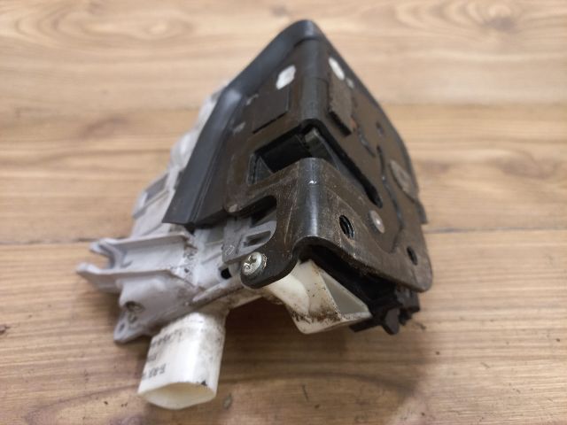 bontott AUDI A6 C6 Jobb első Ajtózár