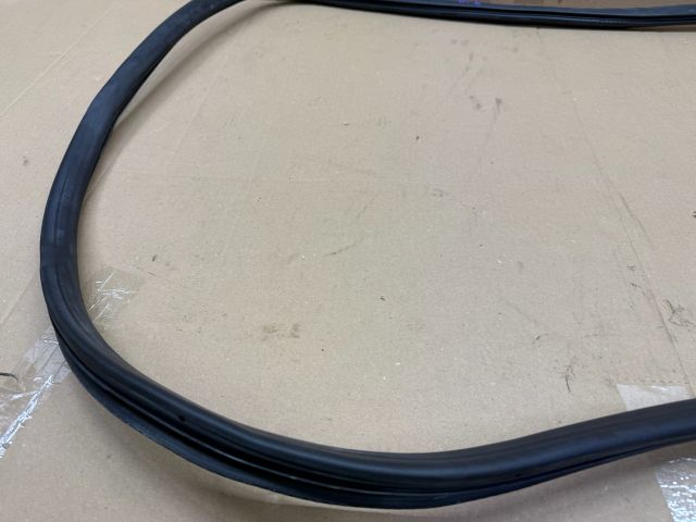 bontott AUDI A6 C6 Jobb első Gumikéder