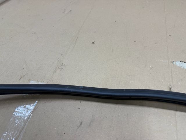 bontott AUDI A6 C6 Jobb első Gumikéder