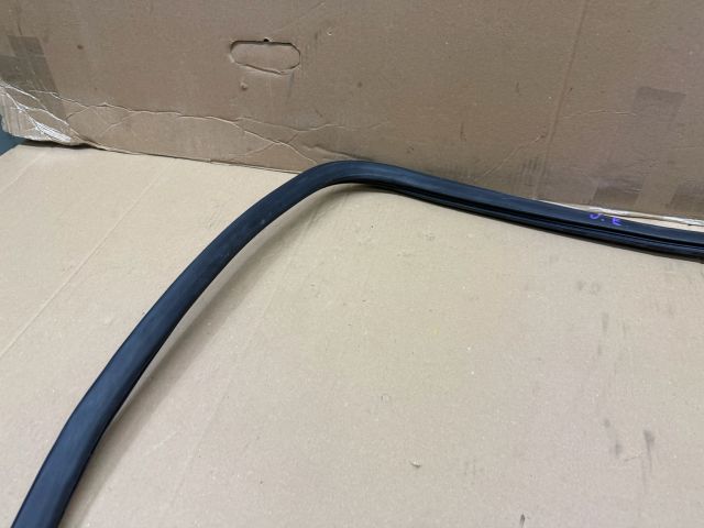 bontott AUDI A6 C6 Jobb első Gumikéder