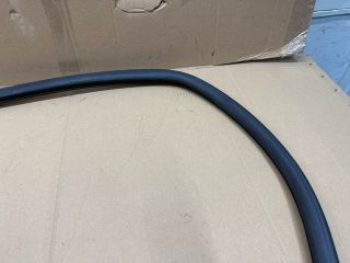 bontott AUDI A6 C6 Jobb első Gumikéder