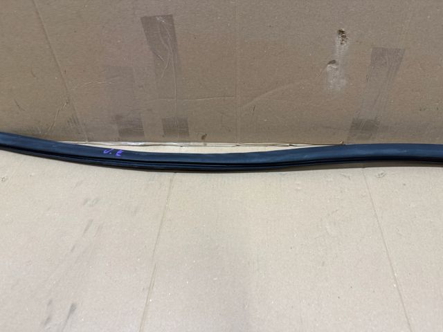 bontott AUDI A6 C6 Jobb első Gumikéder