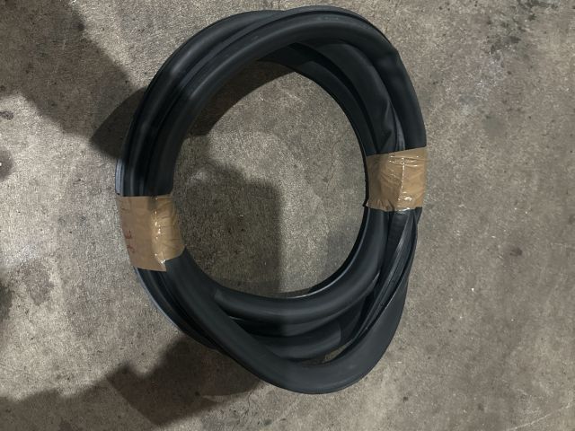 bontott AUDI A6 C6 Jobb első Gumikéder