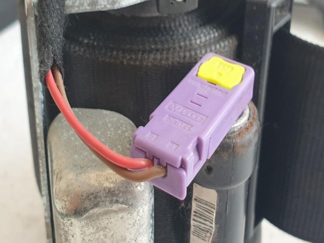 bontott AUDI A6 C6 Jobb első Övfeszítő