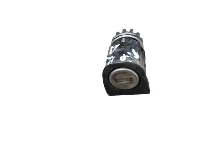 bontott AUDI A6 C6 Jobb első Zárbetét