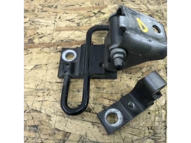 bontott AUDI A6 C6 Jobb első Zsanér