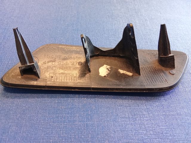 bontott AUDI A6 C6 Jobb Fényszórómosó Fedél