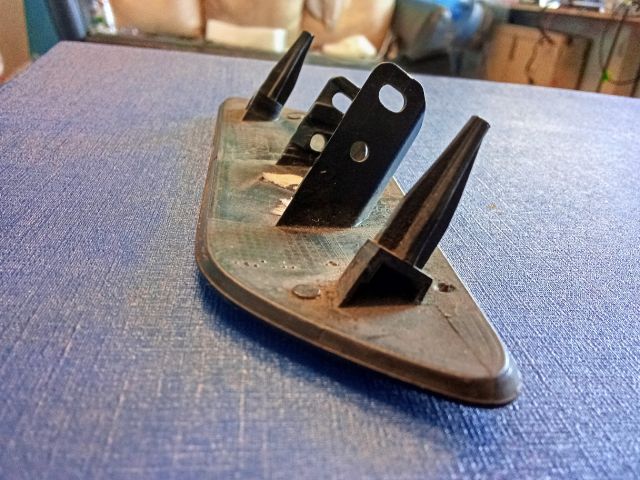 bontott AUDI A6 C6 Jobb Fényszórómosó Fedél