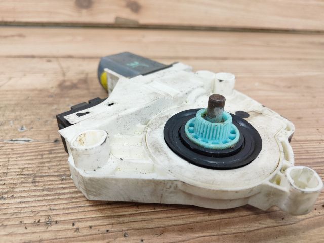 bontott AUDI A6 C6 Jobb hátsó Ablakemelő Motor