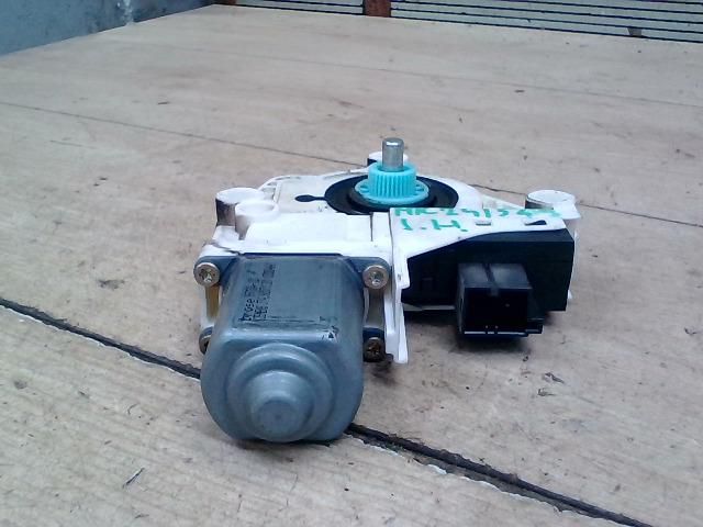 bontott AUDI A6 C6 Jobb hátsó Ablakemelő Motor