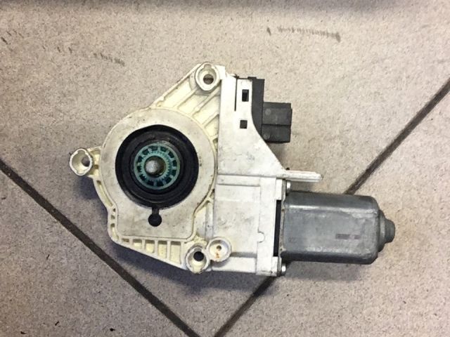 bontott AUDI A6 C6 Jobb hátsó Ablakemelő Motor