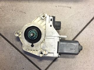 bontott AUDI A6 C6 Jobb hátsó Ablakemelő Motor