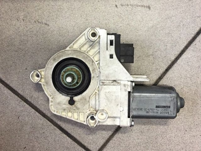 bontott AUDI A6 C6 Jobb hátsó Ablakemelő Motor