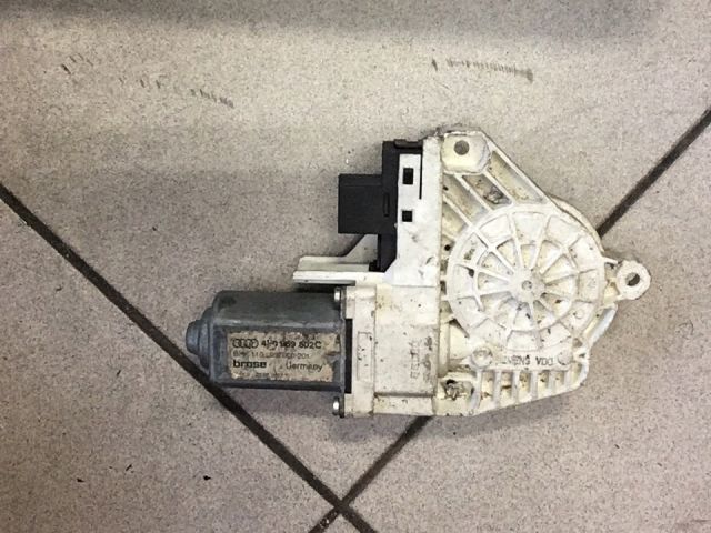 bontott AUDI A6 C6 Jobb hátsó Ablakemelő Motor