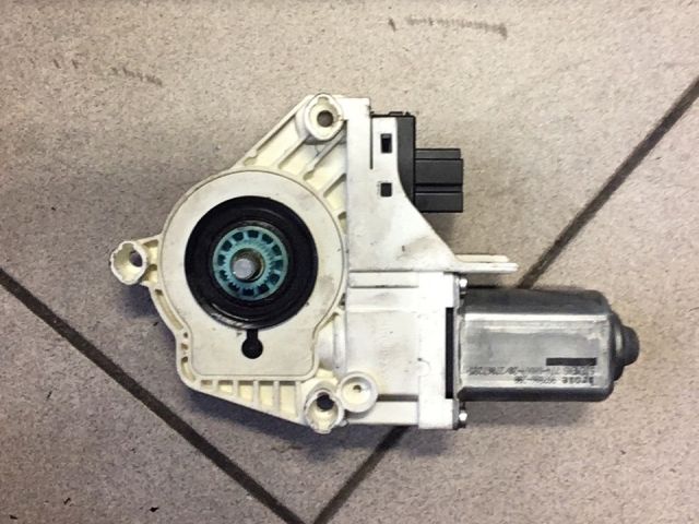 bontott AUDI A6 C6 Jobb hátsó Ablakemelő Motor