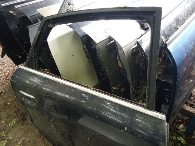 bontott AUDI A6 C6 Jobb hátsó Ajtó (Részeivel)