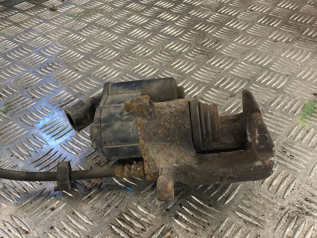 bontott AUDI A6 C6 Jobb hátsó Féknyereg Munkahengerrel