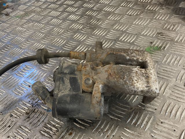 bontott AUDI A6 C6 Jobb hátsó Féknyereg Munkahengerrel