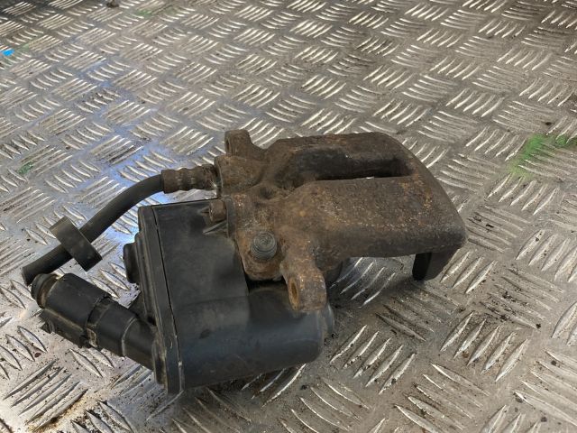 bontott AUDI A6 C6 Jobb hátsó Féknyereg Munkahengerrel