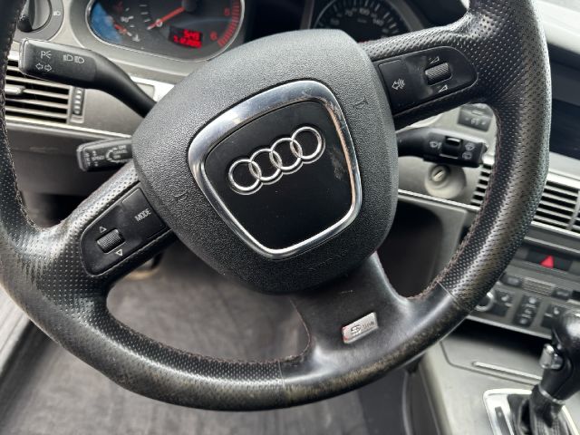 bontott AUDI A6 C6 Jobb hátsó Gumikéder