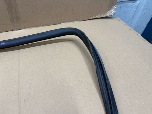 bontott AUDI A6 C6 Jobb hátsó Gumikéder