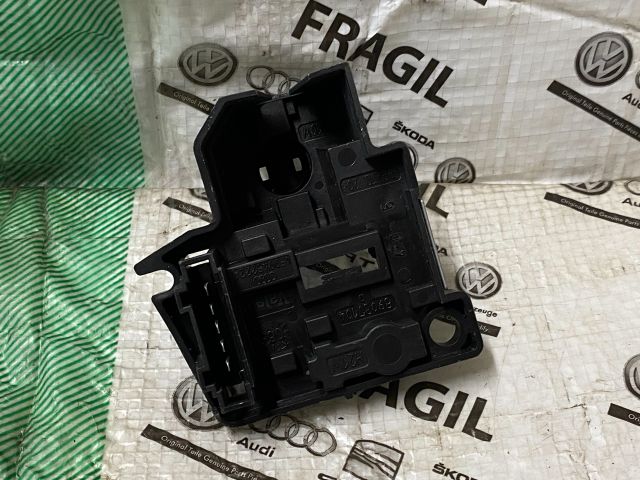 bontott AUDI A6 C6 Jobb Hátsó Lámpa Foglalat