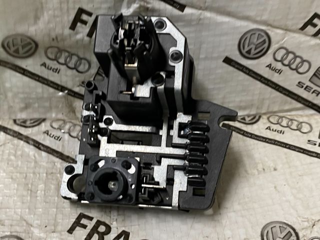 bontott AUDI A6 C6 Jobb Hátsó Lámpa Foglalat