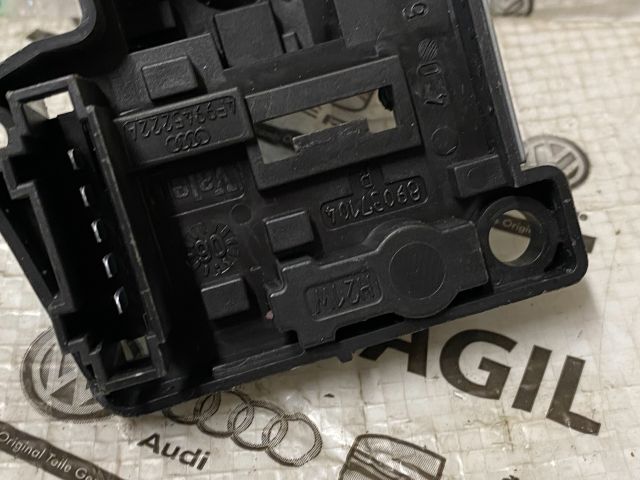 bontott AUDI A6 C6 Jobb Hátsó Lámpa Foglalat