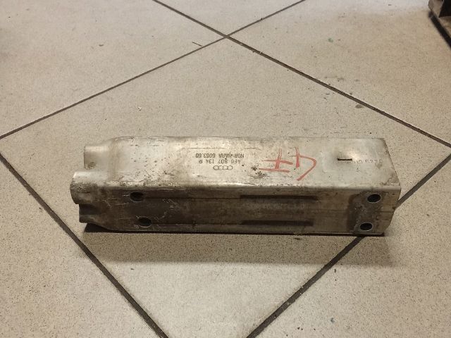 bontott AUDI A6 C6 Jobb hátsó Lökhárító Merevítő (Fém)