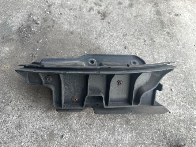 bontott AUDI A6 C6 Jobb hátsó Lökhárító Tartó (Műanyag)