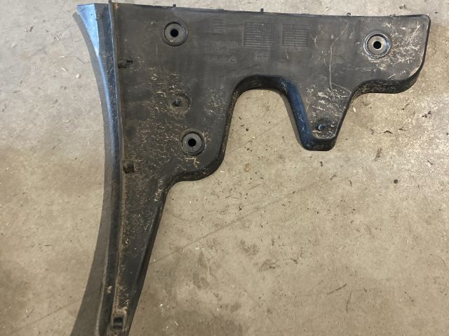 bontott AUDI A6 C6 Jobb hátsó Oldal Lökhárító Tartó (Műanyag)