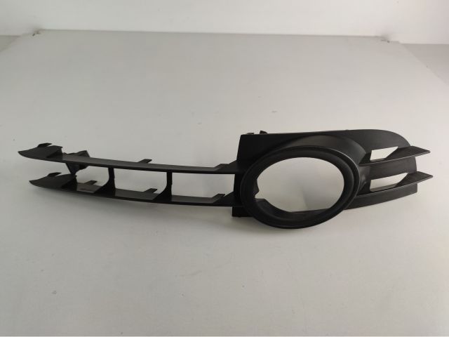 bontott AUDI A6 C6 Jobb Ködfényszóró Lámpakeret