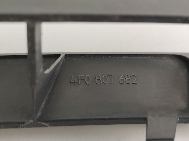 bontott AUDI A6 C6 Jobb Ködfényszóró Lámpakeret