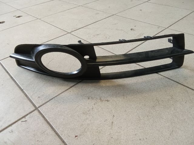 bontott AUDI A6 C6 Jobb Ködlámpa Rács