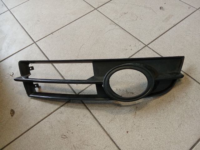 bontott AUDI A6 C6 Jobb Ködlámpa Rács