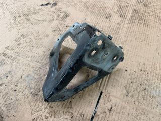 bontott AUDI A6 C6 Jobb Sárvédő Oldaltartó