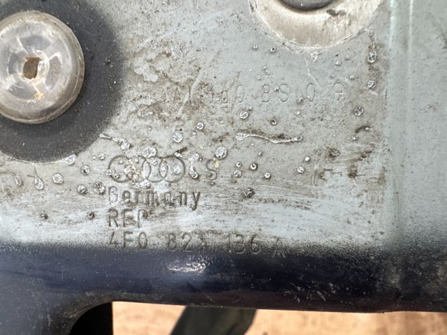 bontott AUDI A6 C6 Jobb Sárvédő Oldaltartó