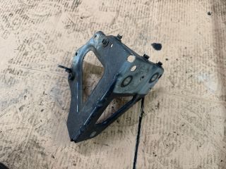 bontott AUDI A6 C6 Jobb Sárvédő Oldaltartó