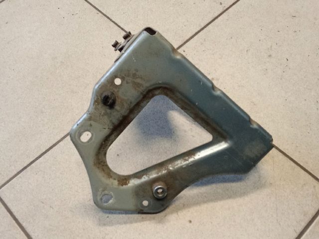 bontott AUDI A6 C6 Jobb Sárvédő Oldaltartó