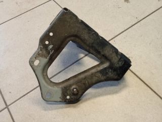 bontott AUDI A6 C6 Jobb Sárvédő Oldaltartó