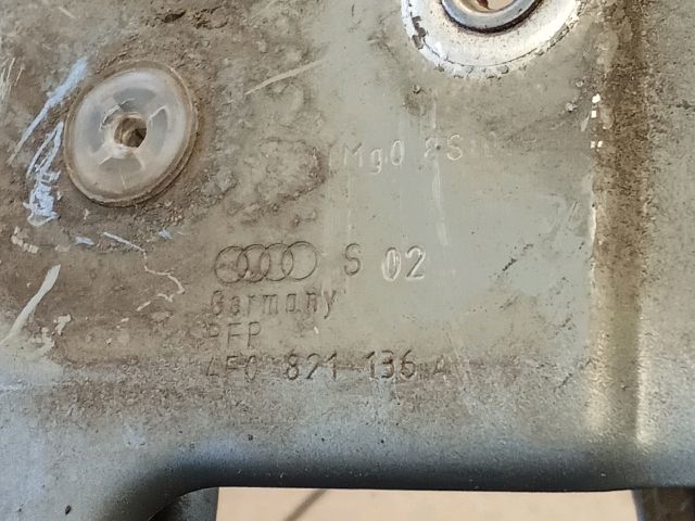 bontott AUDI A6 C6 Jobb Sárvédő Oldaltartó