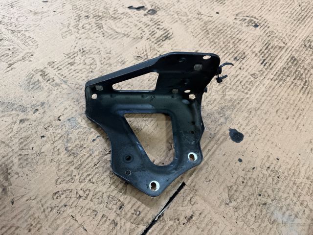 bontott AUDI A6 C6 Jobb Sárvédő Oldaltartó