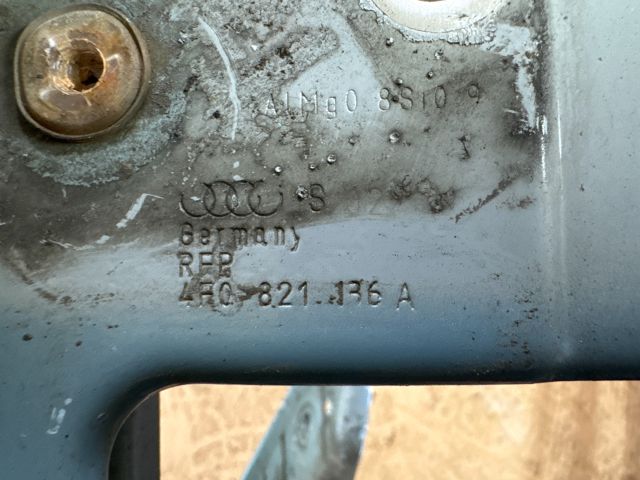 bontott AUDI A6 C6 Jobb Sárvédő Oldaltartó