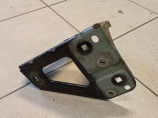 bontott AUDI A6 C6 Jobb Sárvédő Oldaltartó