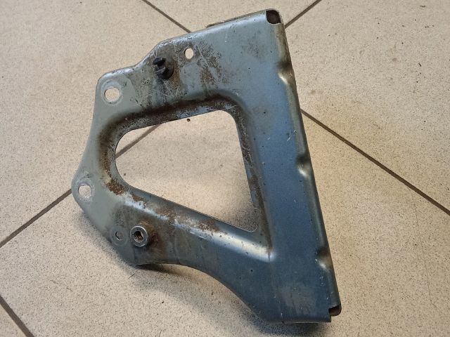 bontott AUDI A6 C6 Jobb Sárvédő Oldaltartó